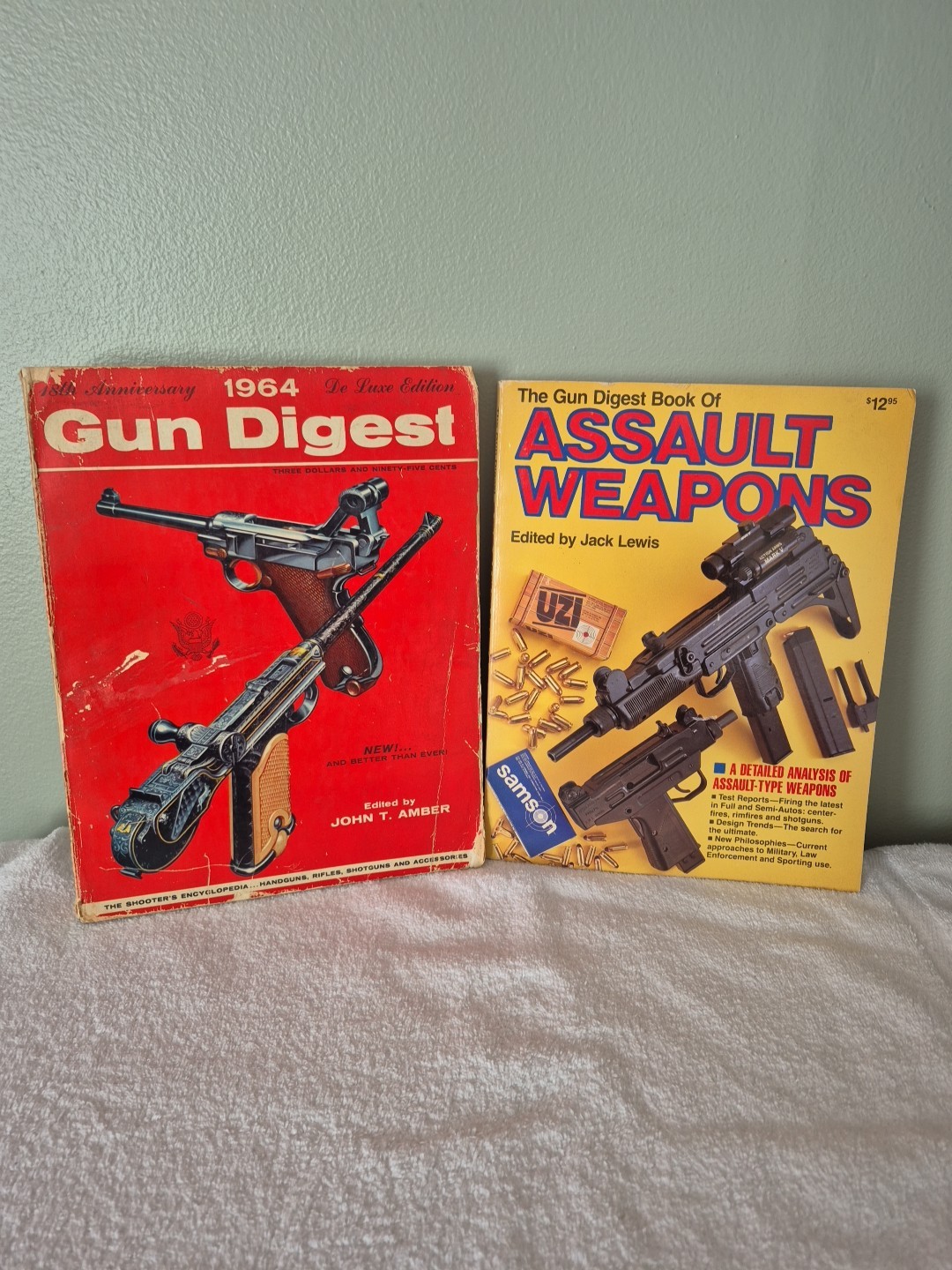 Lot Of 2 Books Gun Digest 1964 Shioters Encyclopedia And Assault Weapons Digest