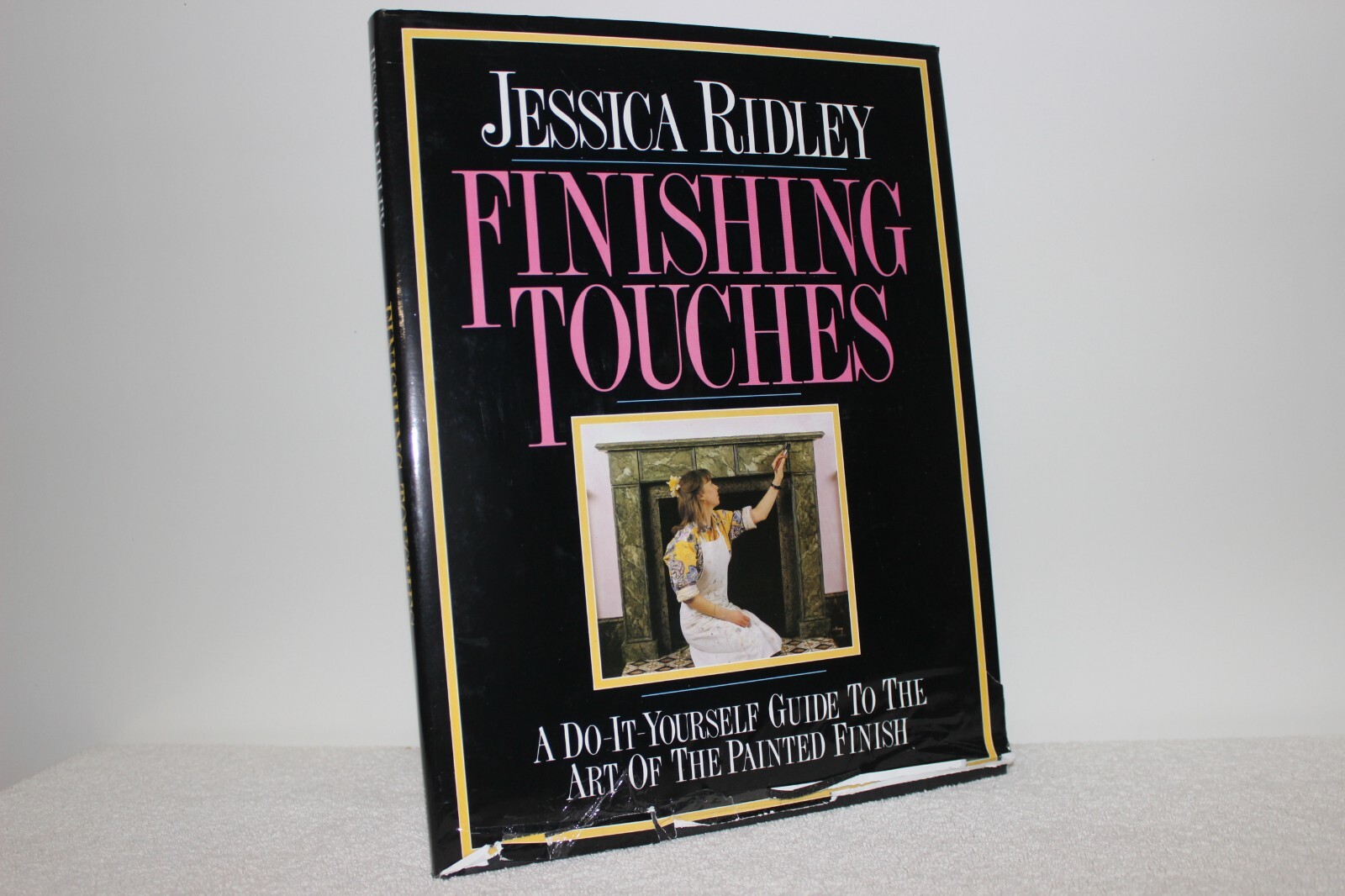 FINISHING TOUCHES – DO IT YOURSELF GUIDE TO PAINT FINISH HARDCOVER BOOK 1988 IS