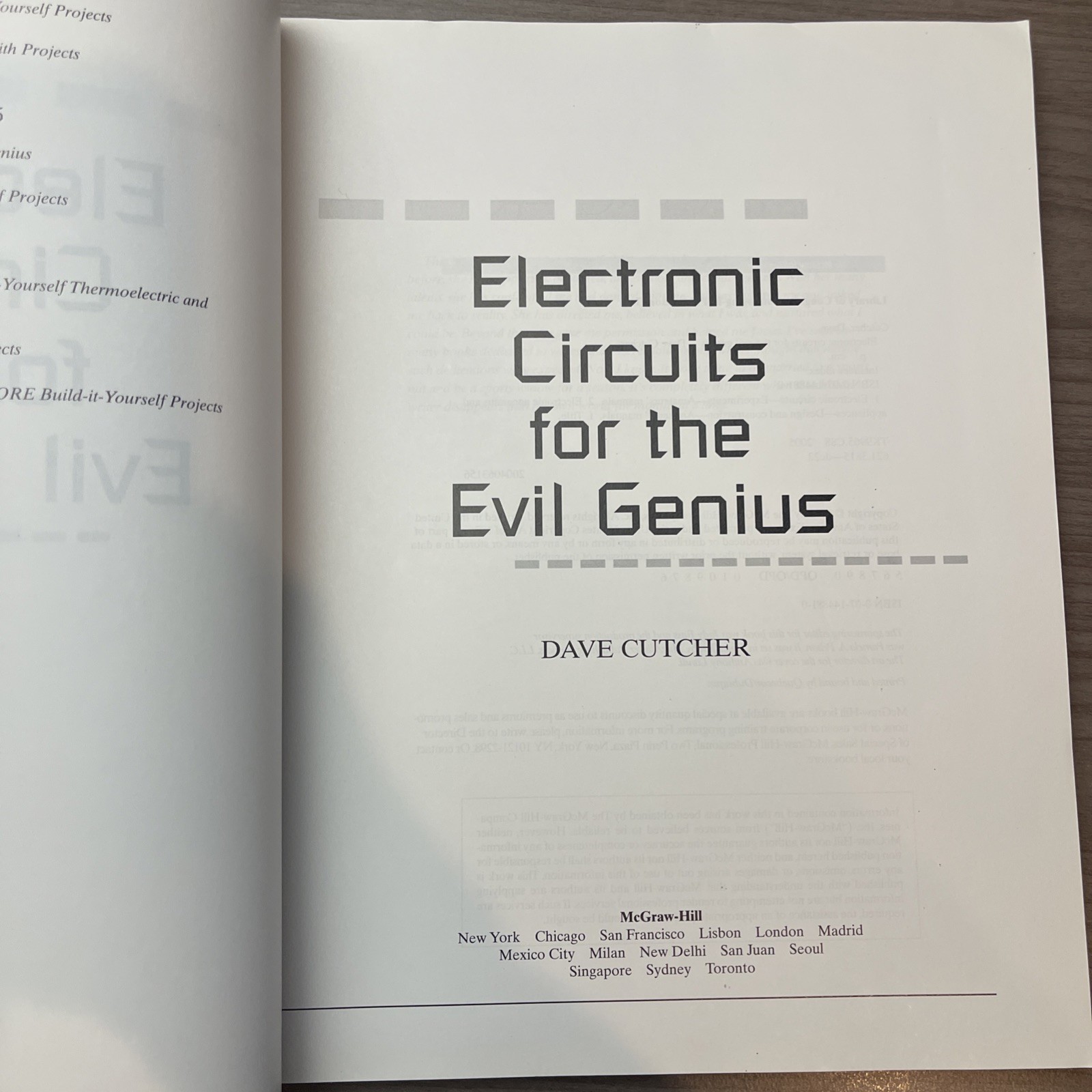Electronic Circuits for the Evil Genius: 57 Lessons with Projects, Cutcher, Dave