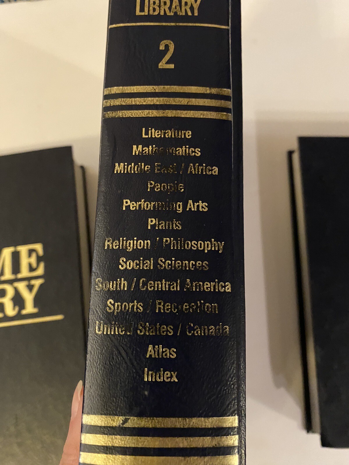The Volume Library (Southwestern; Volume 1, 2,1989, Yearbook 1989) Excellent