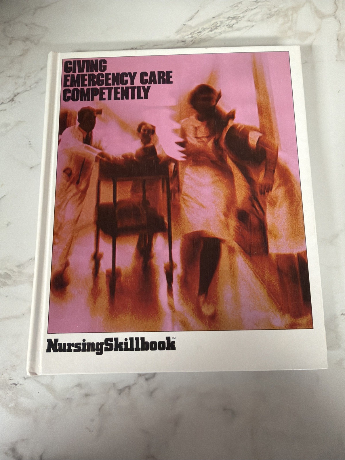 Nursing Skillbooks Ser.: Giving Emergency Care Competently by Not Available…
