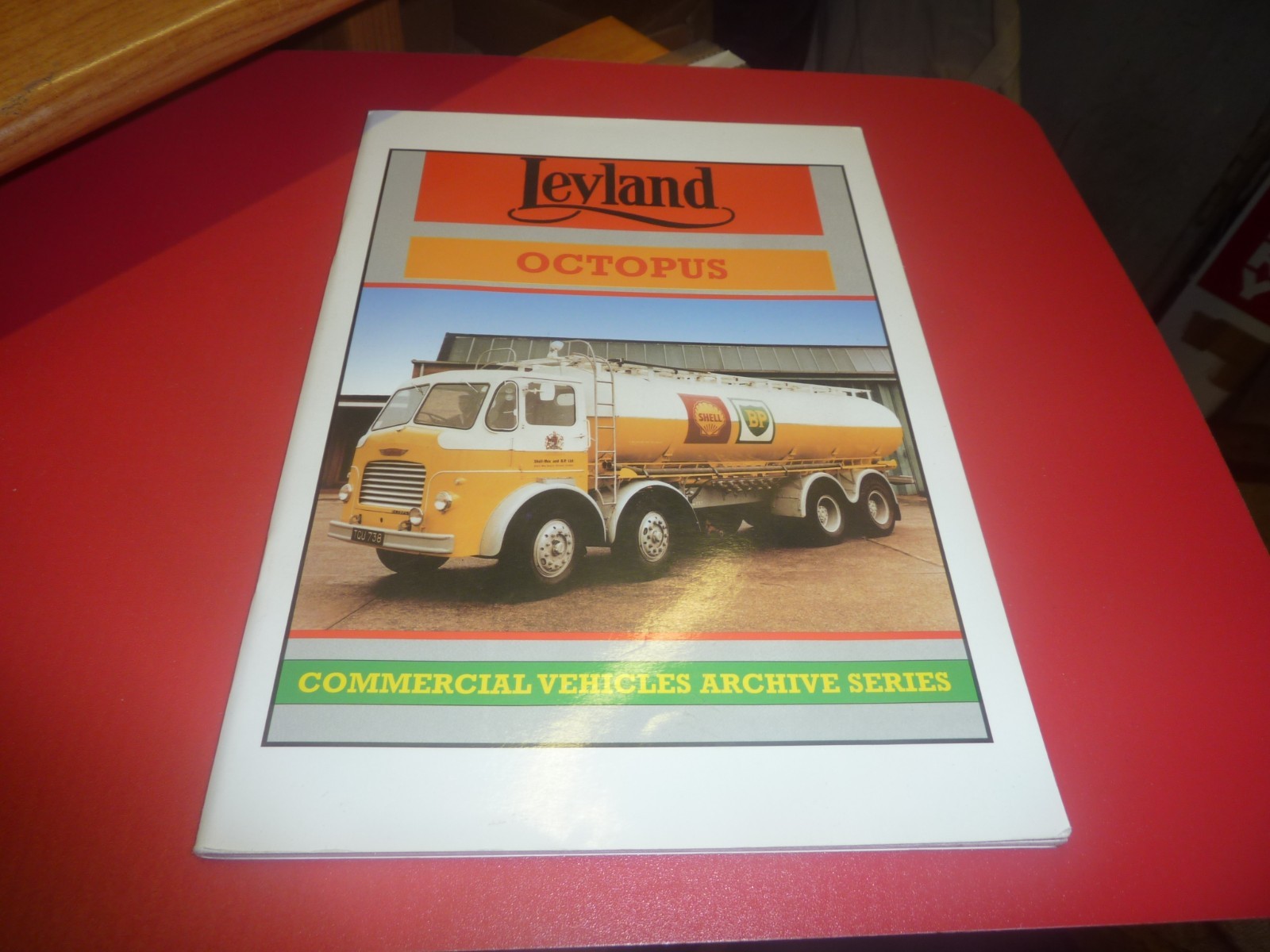 LEYLAND OCTOPUS by GRAHAM EDGE. COMMERCIAL VEHICLE ARCHIVE SERIES P/B