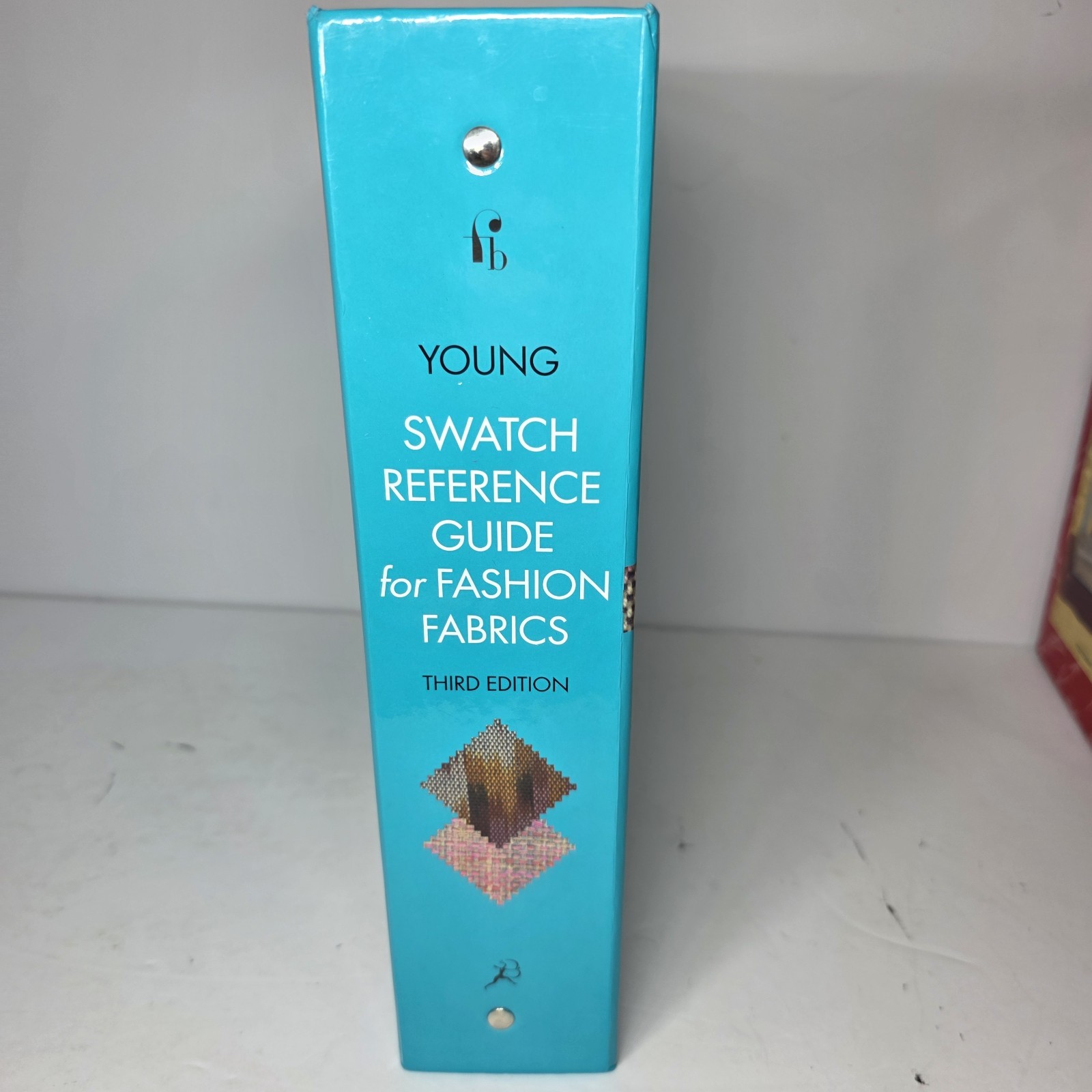 Swatch Reference Guide for Fashion Fabrics by Deborah E. Young (2015, Ringbound)