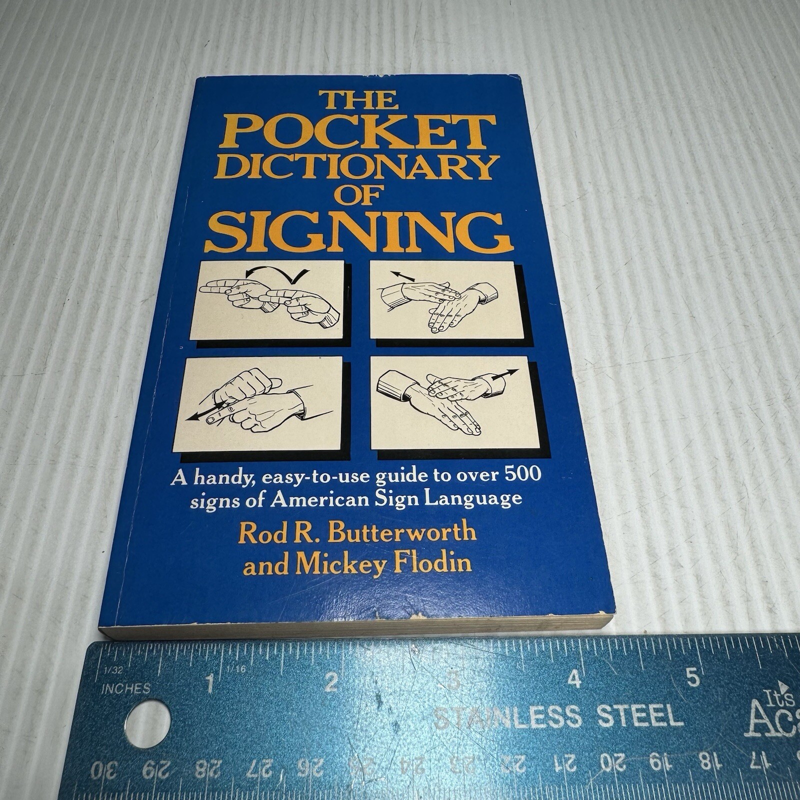 The Pocket Dictionary of Signing Mickey Flodin Rod R. Butterworth 1992 Paperback