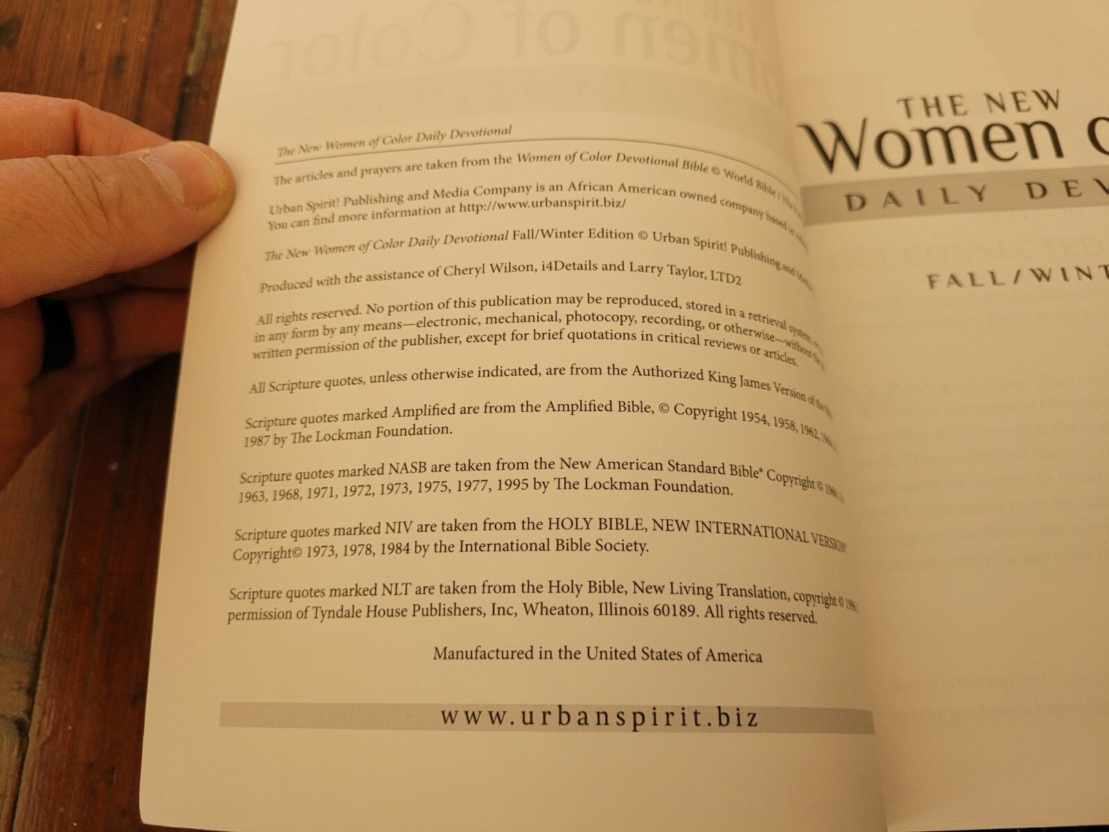The New Women of Color Daily Devotional (Winter/Fall Edition) – Paperback NEW