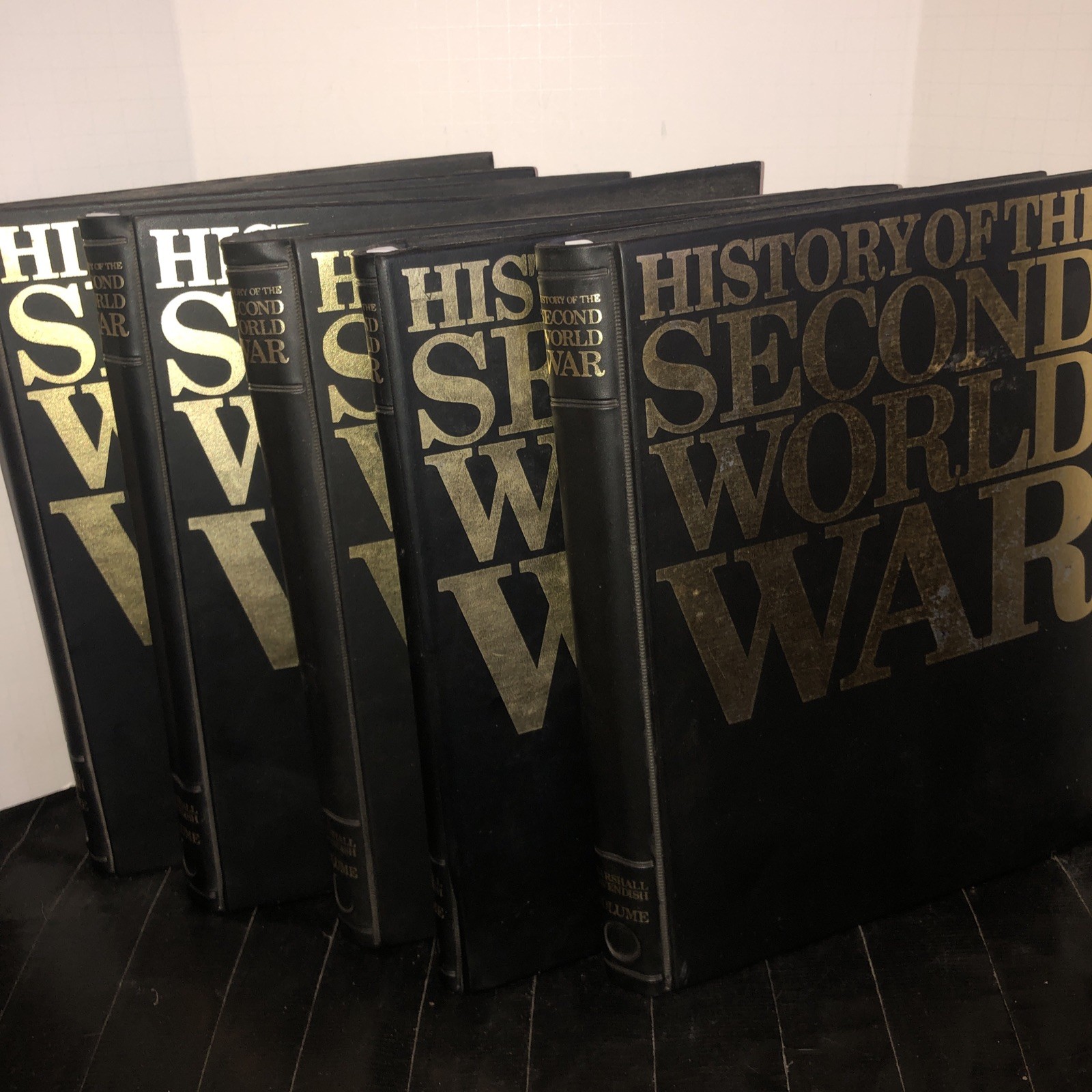 Marshall Cavendish History Second World War , 5 Binders with 84 volumes total