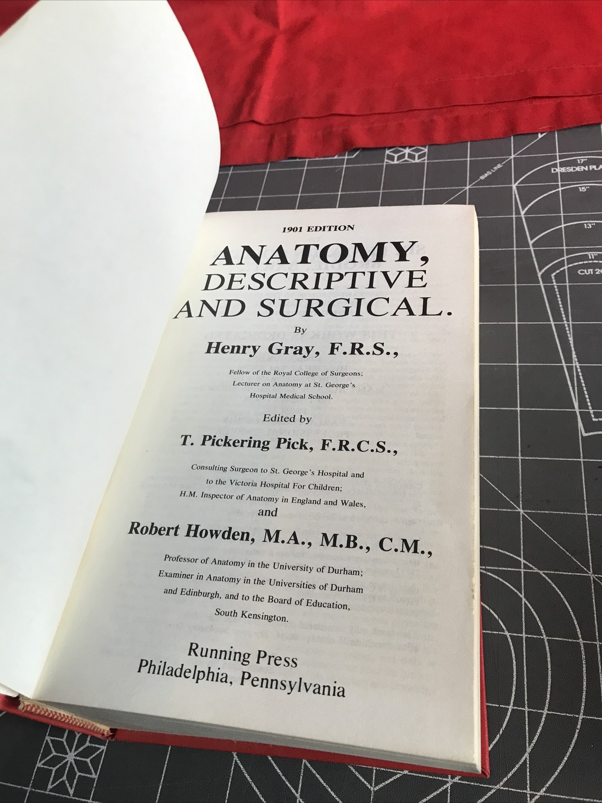 Vintage 1974 Gray’s Anatomy The Illustrated Running Press Edition Hardcover Book