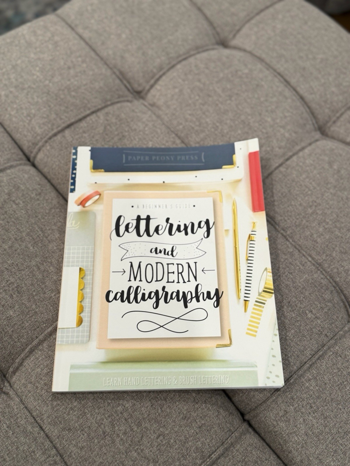 Lettering and Modern Calligraphy: A Beginner’s Guide: Learn Hand Lettering