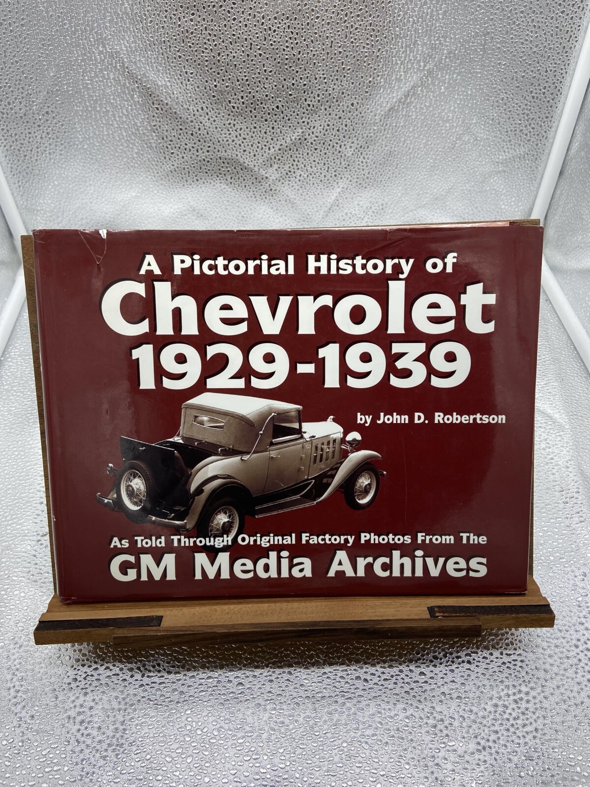 The Pictorial History of Chevrolet: 1929-1939 Robertson, John D.