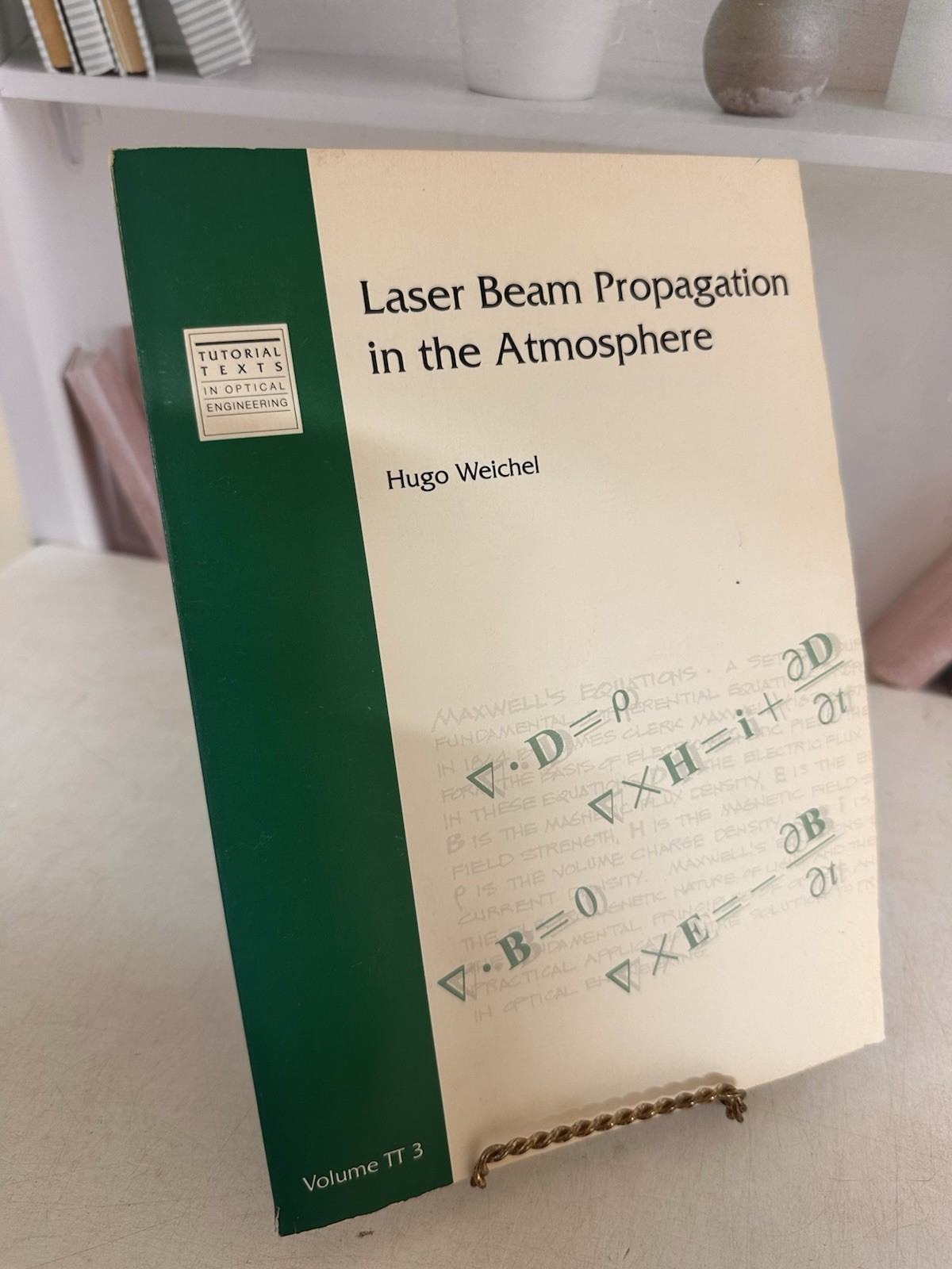 LASER BEAM PROPAGATION IN ATMOSPHERE (SPIE TUTORIAL TEXT By Hugo Weichel