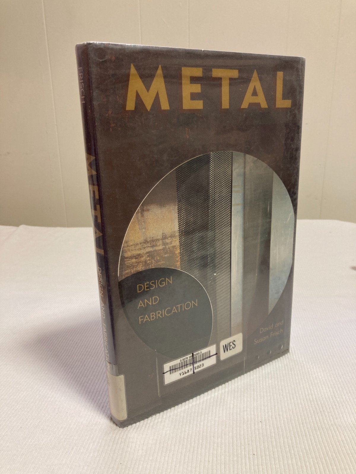 Metal: Design and Fabrication by Frisch, Susan (HCDJ, 1989, G)