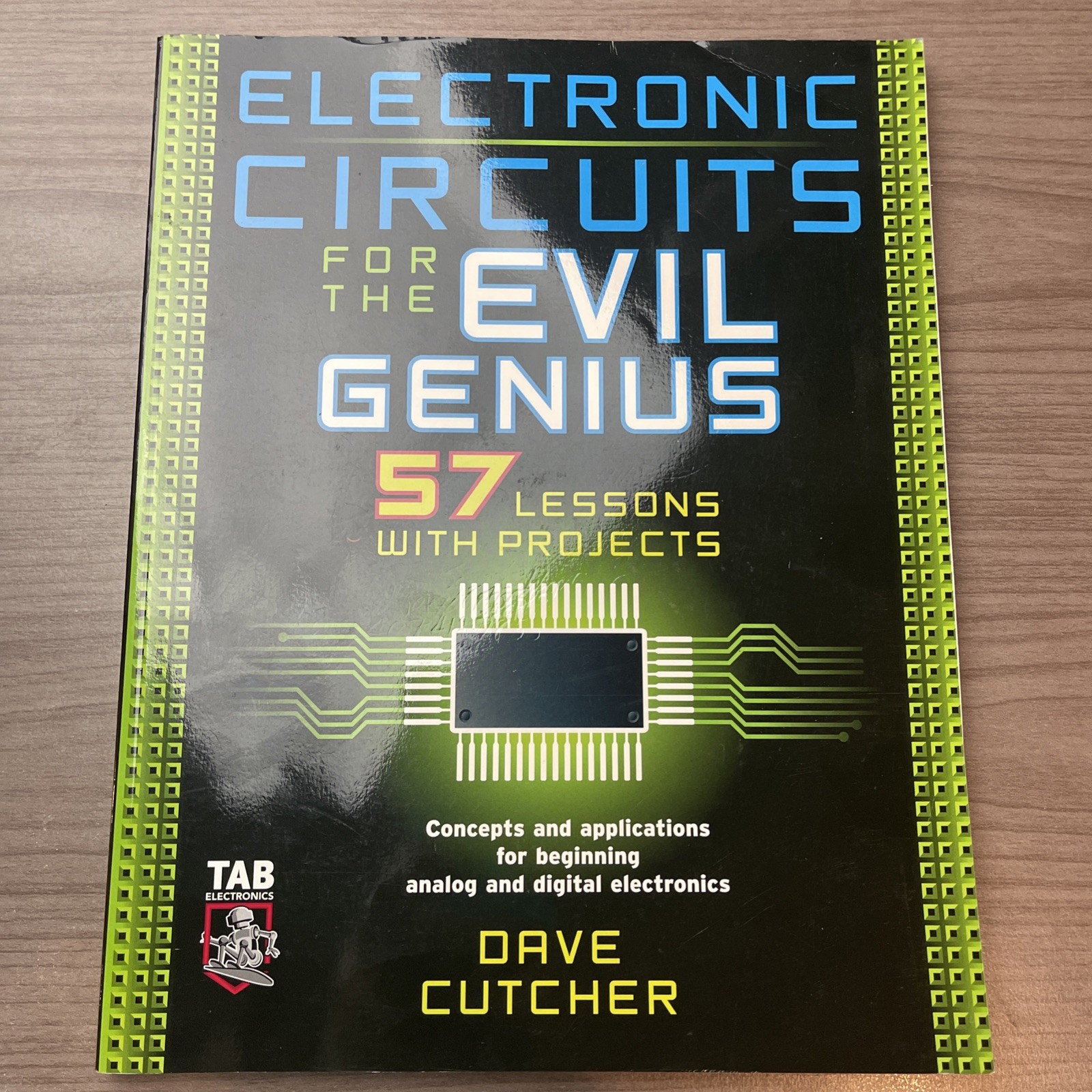 Electronic Circuits for the Evil Genius: 57 Lessons with Projects, Cutcher, Dave