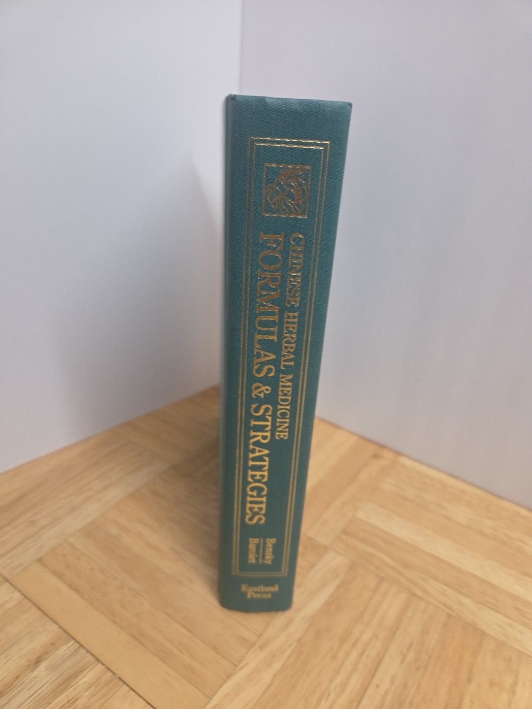 Chinese Herbal Medicine: Formulas & Strategies by Dan Bensky Hardcover w/DJ