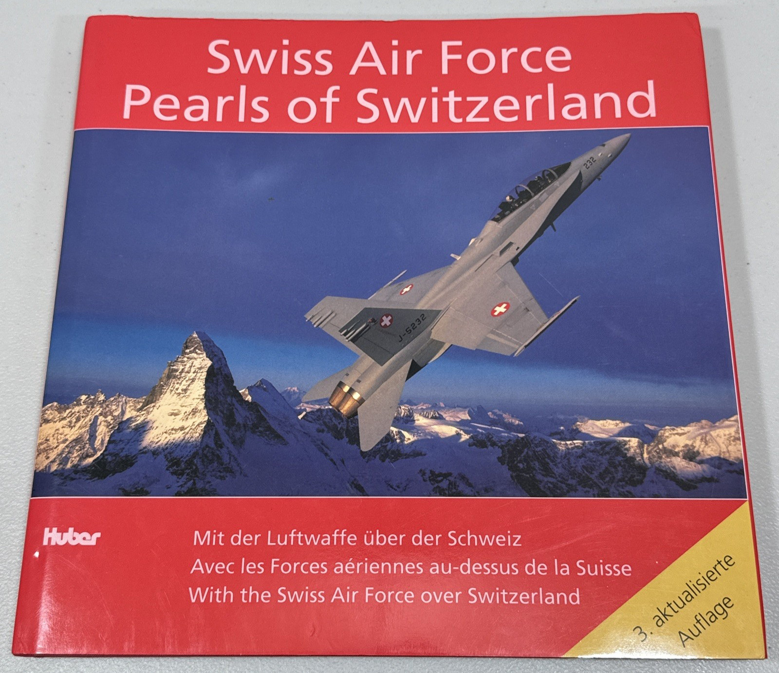 Pearls of Switzerland – With Swiss Air Force Switzerland 9783719311308 Huber