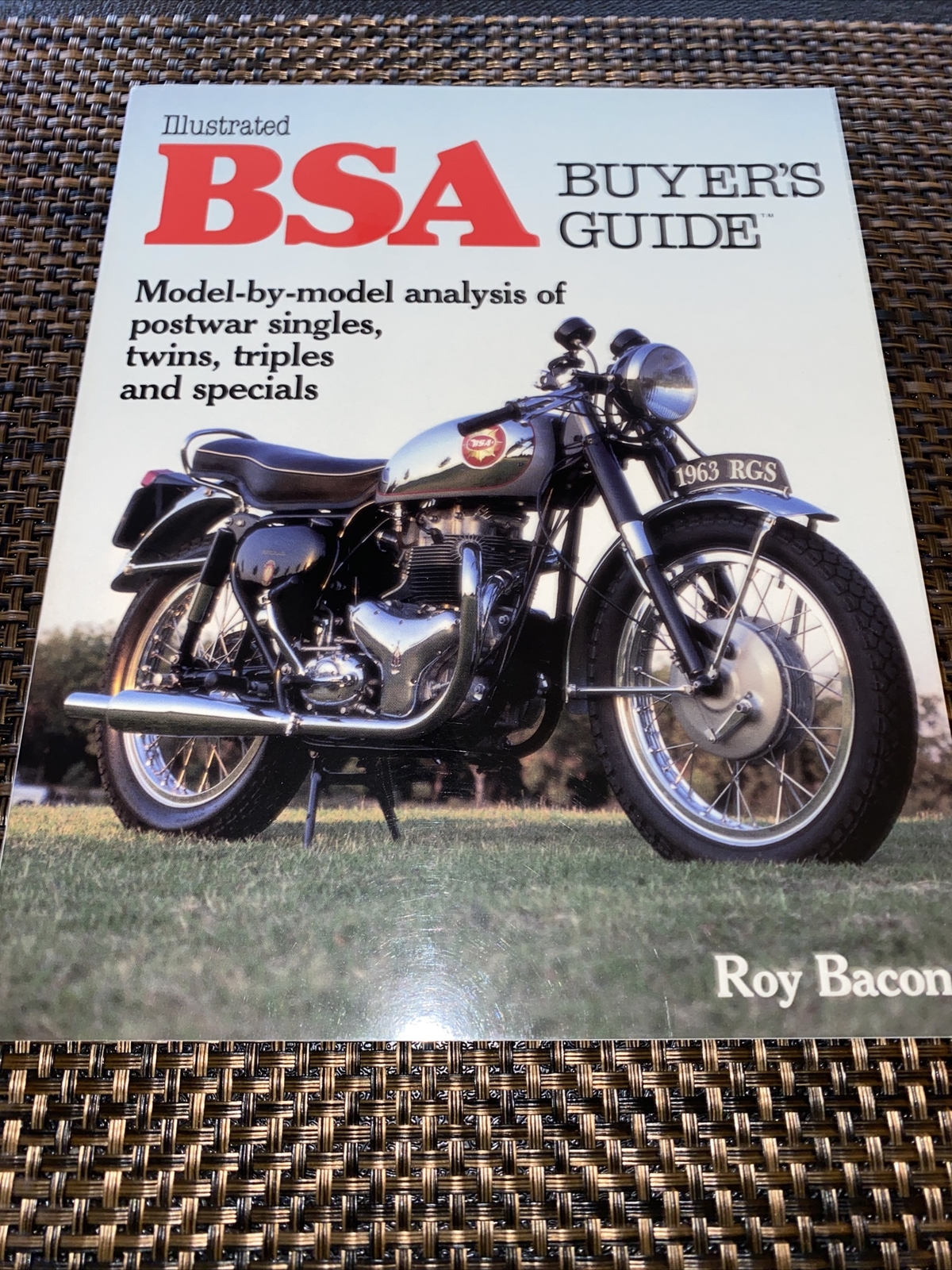 Illustrated Bsa Buyer’s Guide (paperback) Good
