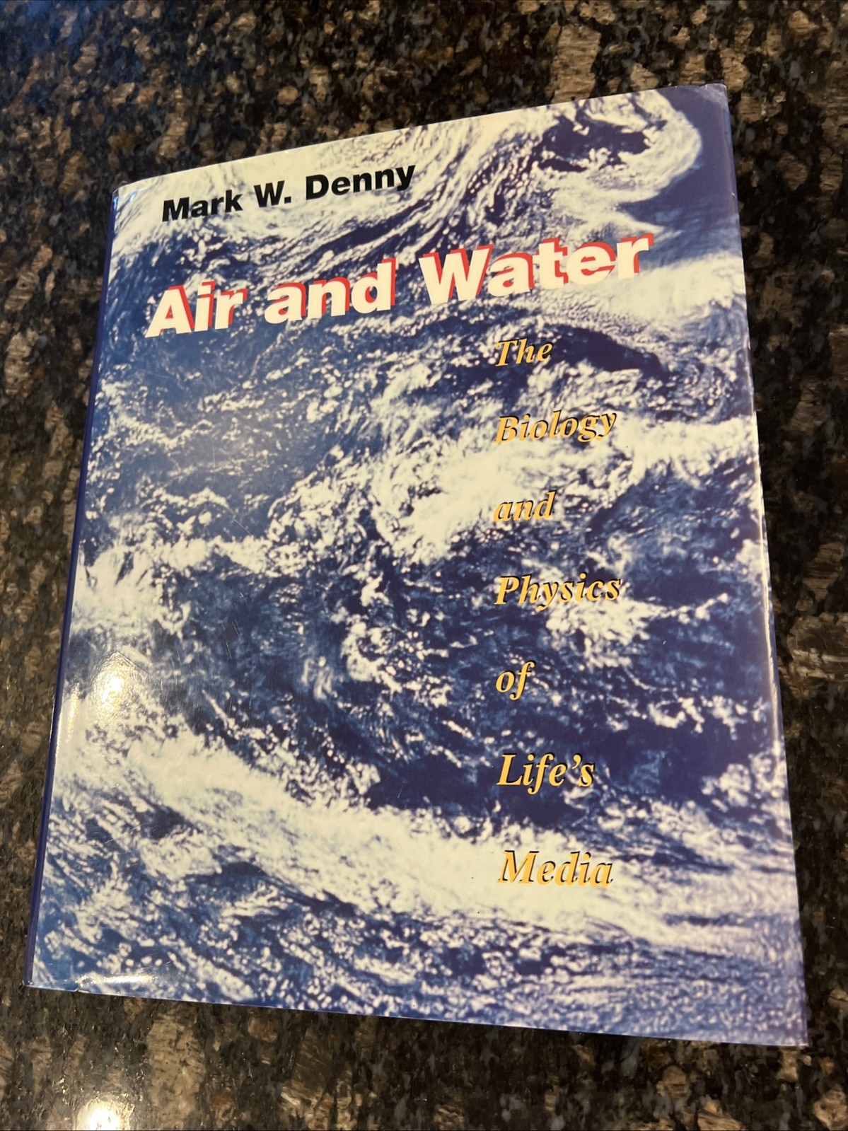 Air and Water : The Biology and Physics of Life’s Media HB/DJ