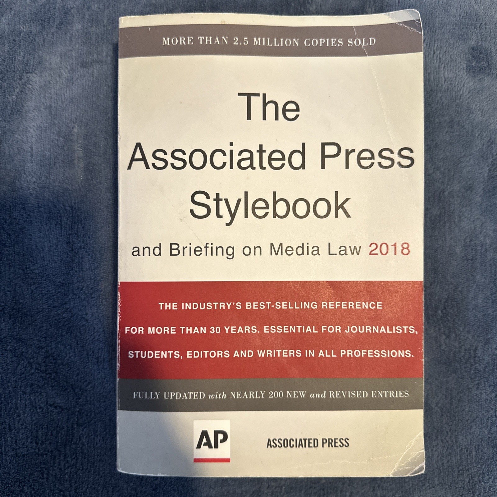 The Associated Press Stylebook 2018: And Briefing on Media Law