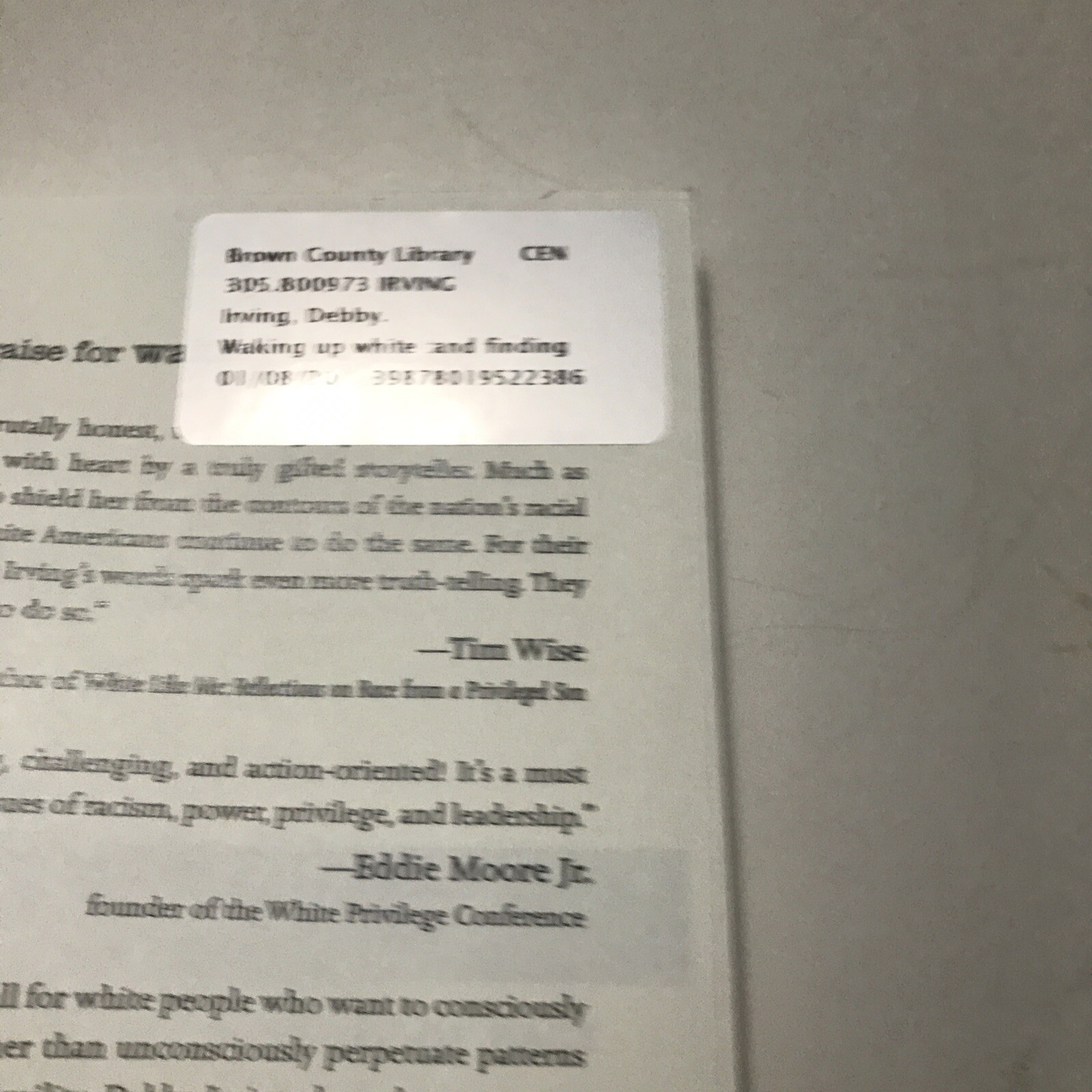 Softcover: Memoir: Waking up White by Debby Irving Ex-lib